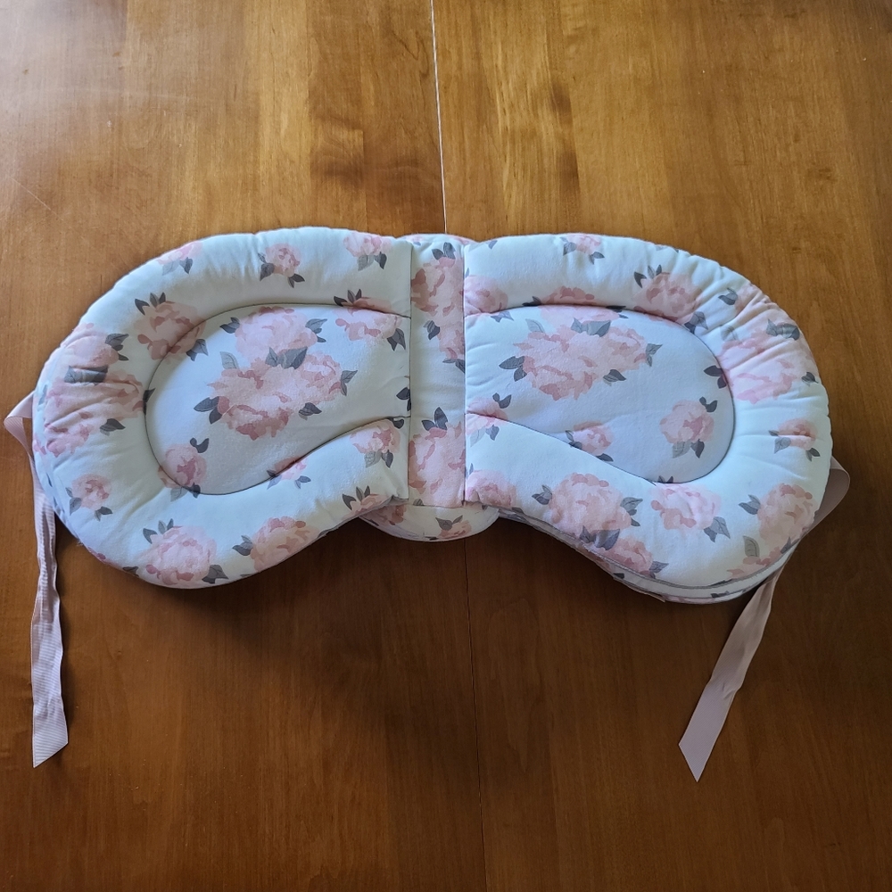 Infantino Breastfeeding Pillow